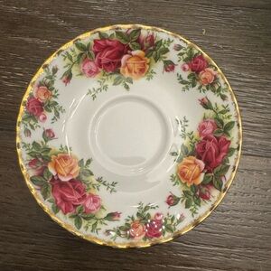 Royal Albert bone China old country rose Floral Saucer with Gold Trim 5.5 inch